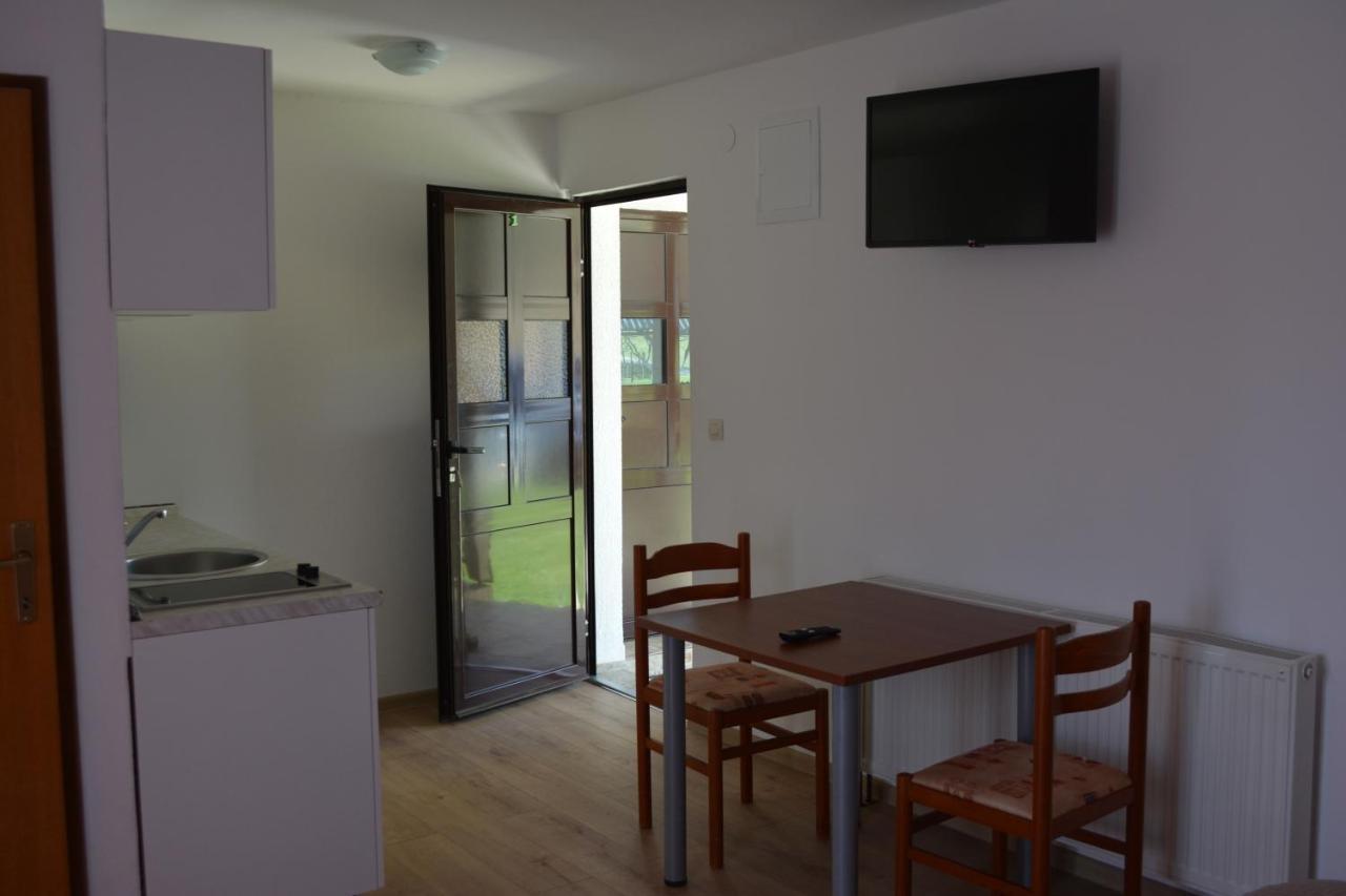 Guesthouse Andja 스몰리야나크 외부 사진