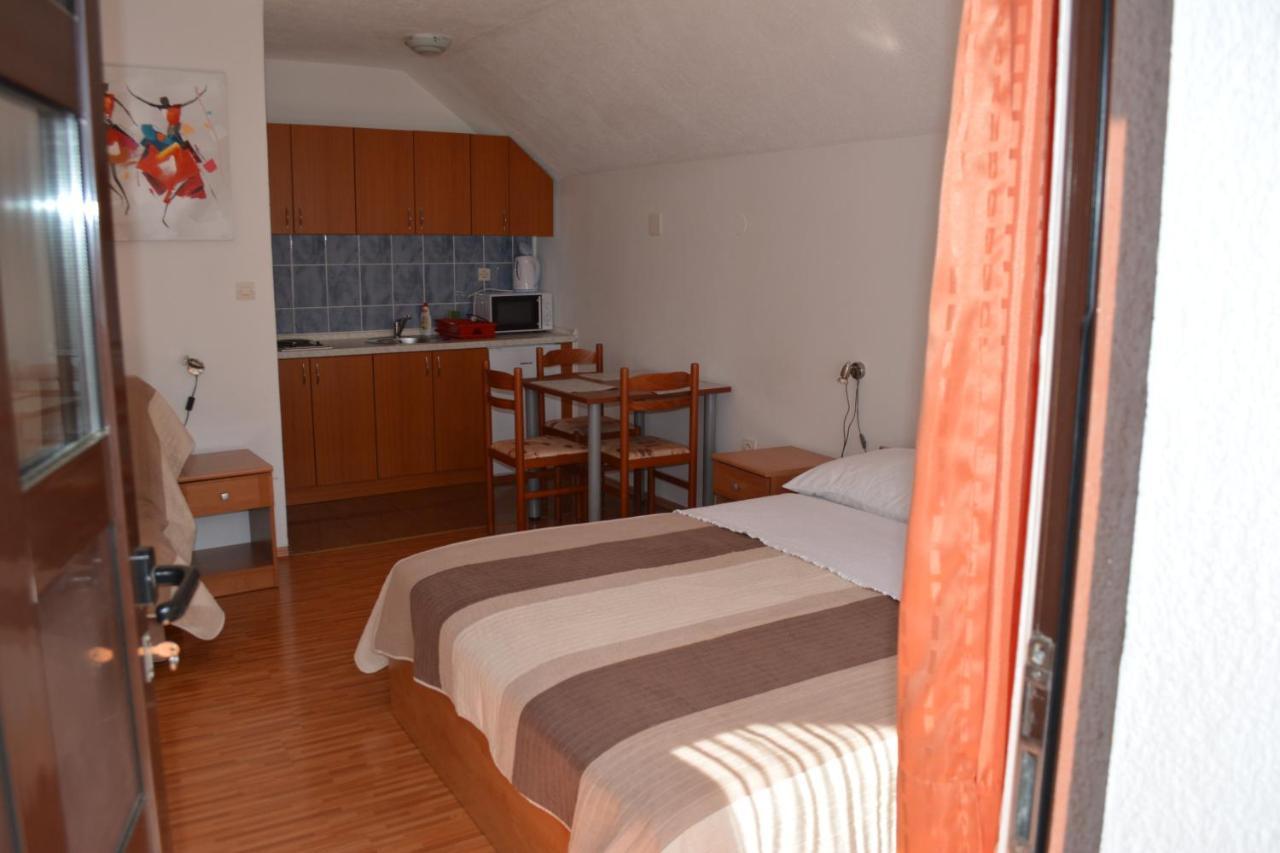 Guesthouse Andja 스몰리야나크 외부 사진