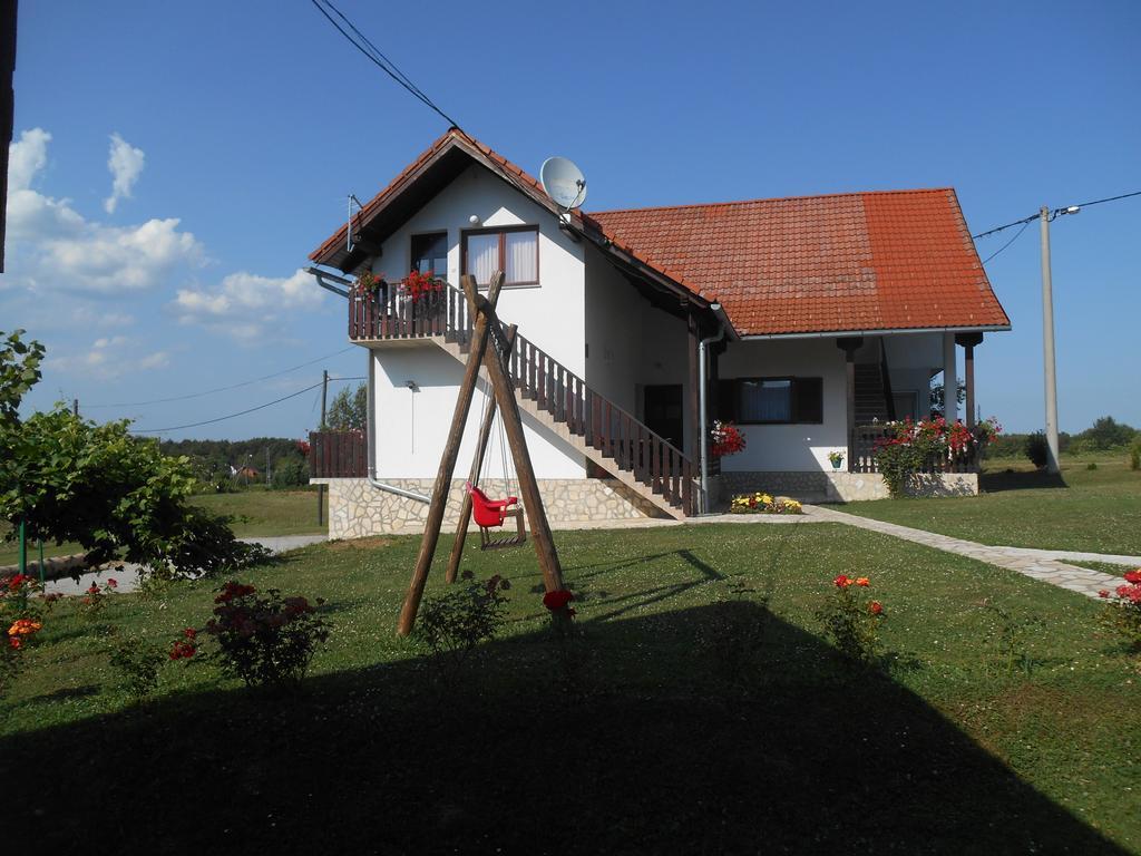 Guesthouse Andja 스몰리야나크 외부 사진