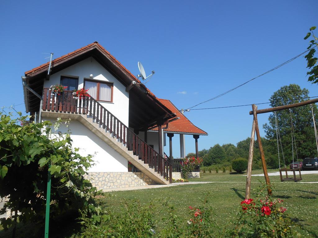 Guesthouse Andja 스몰리야나크 외부 사진
