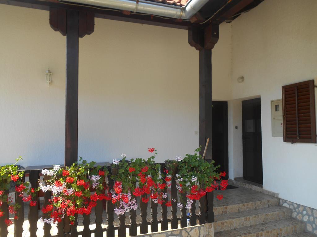 Guesthouse Andja 스몰리야나크 외부 사진