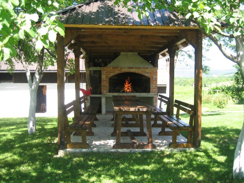 Guesthouse Andja 스몰리야나크 외부 사진